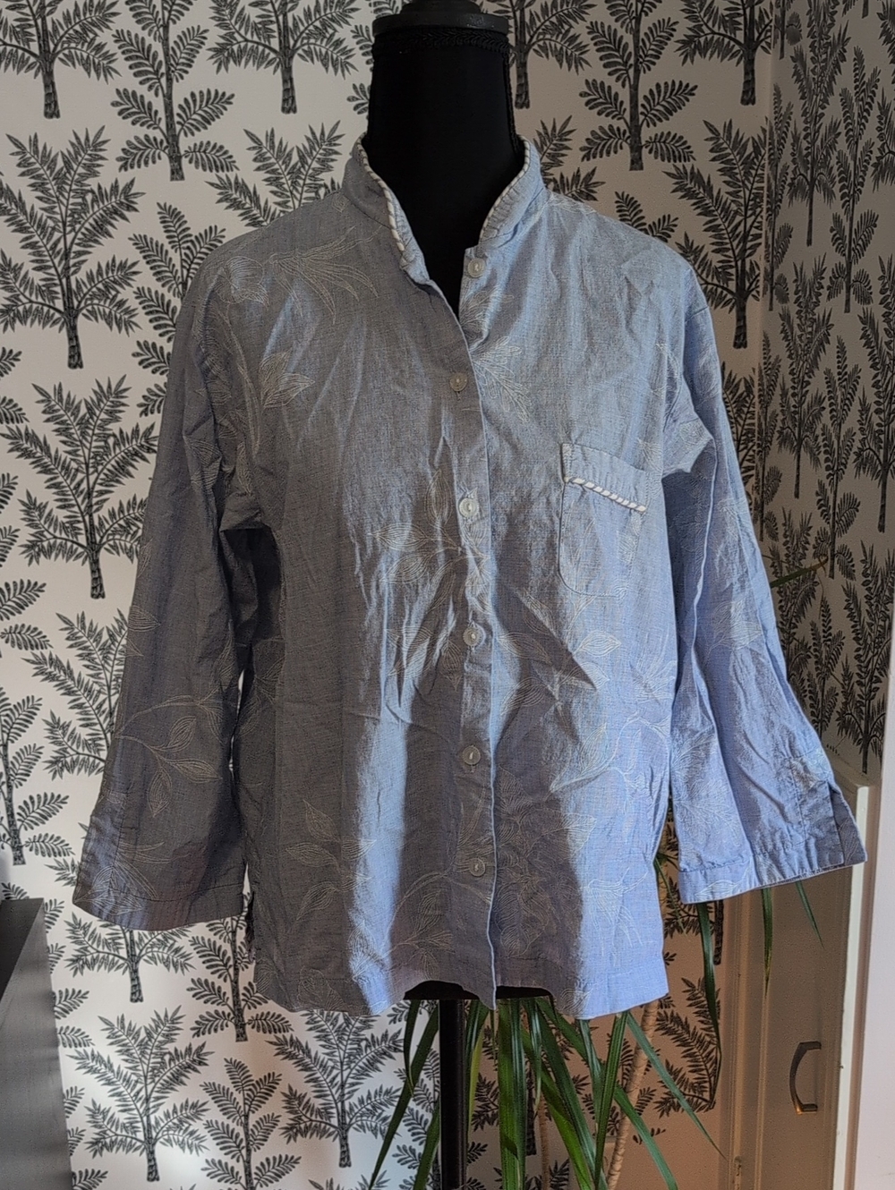 Oscar de la Renta Light Blue Button-Down Shirt with Subtle Leaf Motif